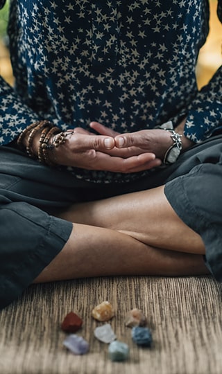 Csendmeditáció Ásványokkal